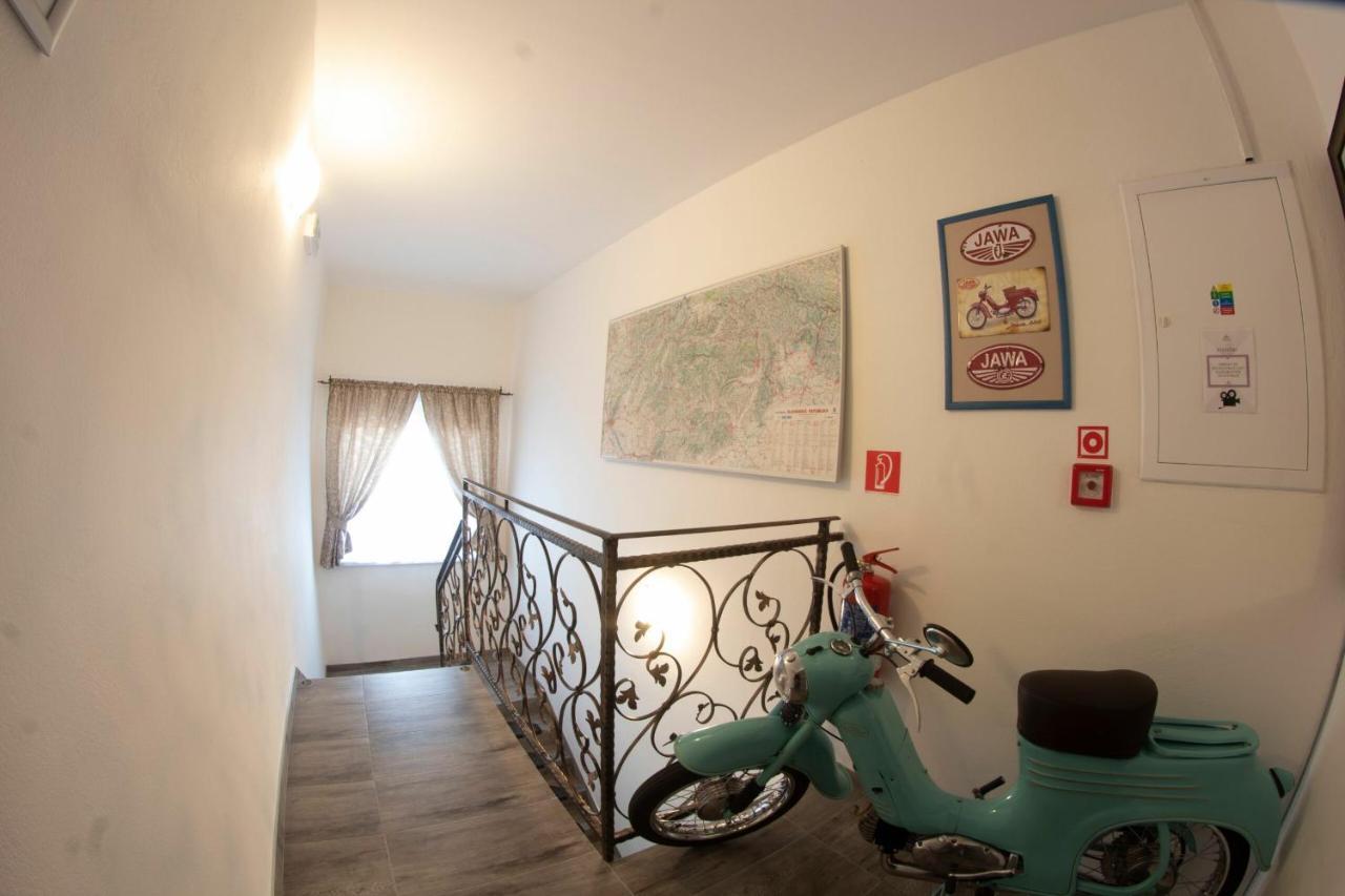 Valla Penzion & Restauracia Malacky Buitenkant foto